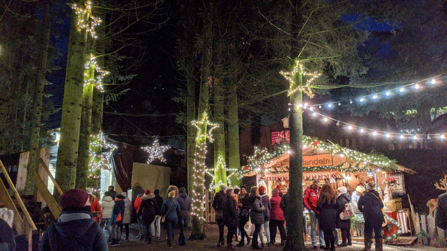 Why You MUST Visit the Weihnachtsmarkt Schloss Guteneck - WanderInGermany